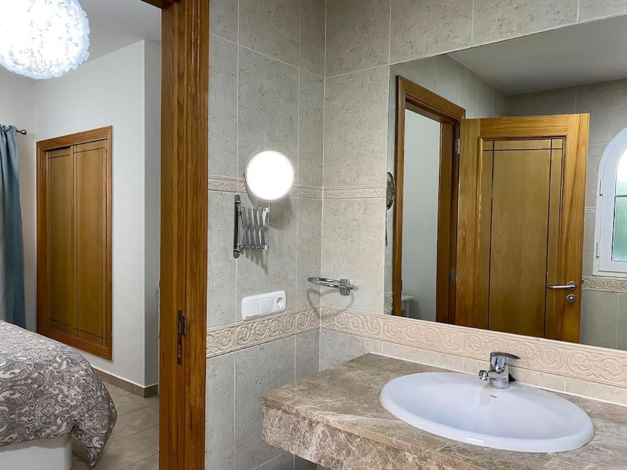 Comfortable Family House With Pool And Jacuzzi Коста-де-Антигуа Экстерьер фото