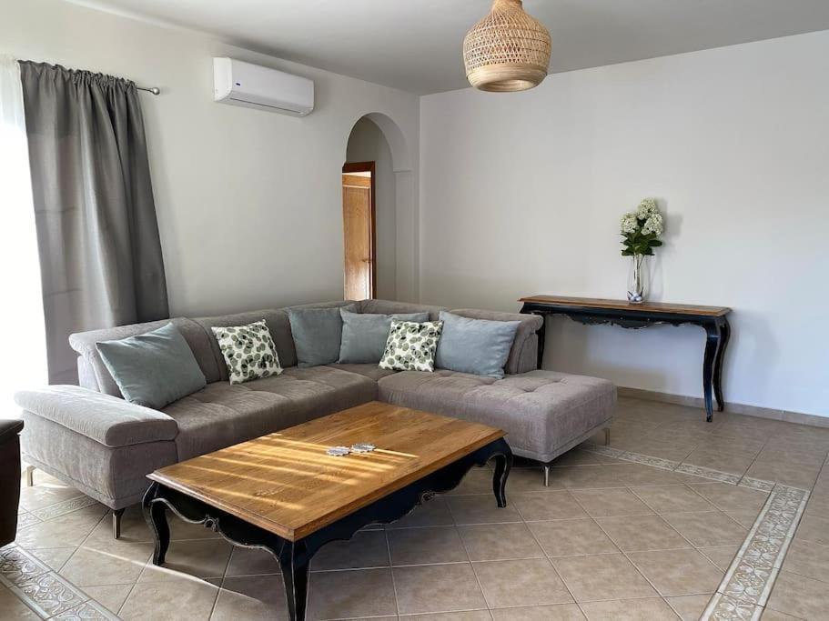 Comfortable Family House With Pool And Jacuzzi Коста-де-Антигуа Экстерьер фото
